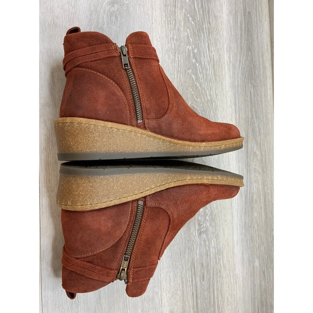 Born Women's Rust Suede Wedge Ankle Booties Side Zip Tie Detail 10 Comfort Shoes